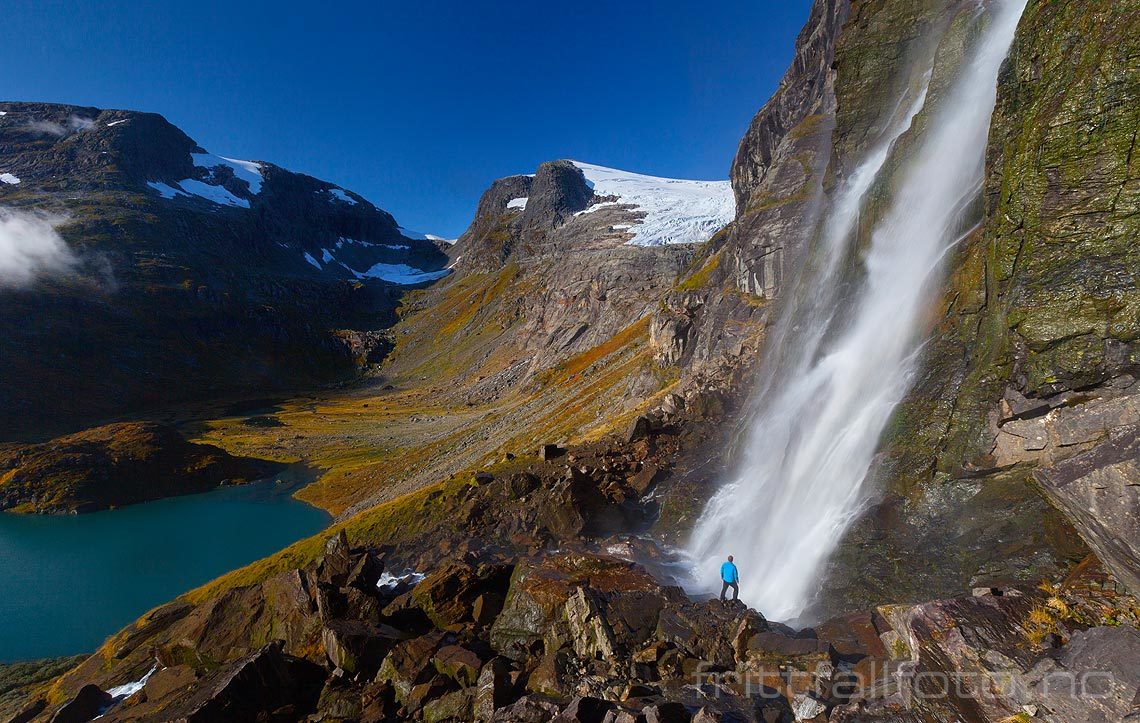 Høstmorgen ved Byteselvi i Kvitnadalen under Dettebreen, Ullensvang, Vestland.<br>Bildenr 20090919-124.