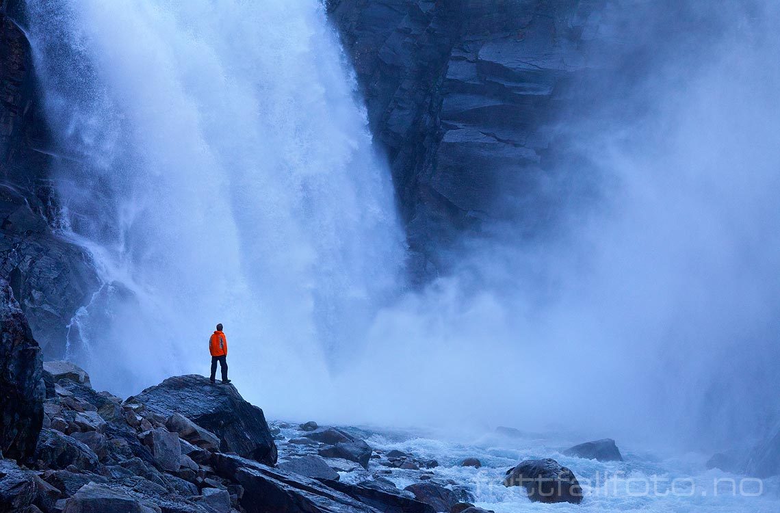 Ved Nedre Ringedalsfossen nær Tyssedal, Ullensvang, Vestland.<br>Bildenr 20110929-253.