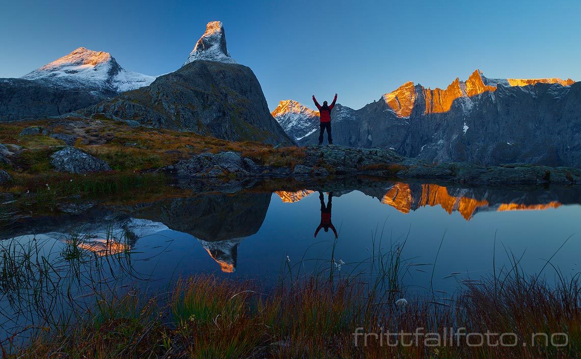 Septembermorgen på Litlefjellet ved Romsdalen, Rauma, Møre og Romsdal.<br>Bildenr 20120923-027.