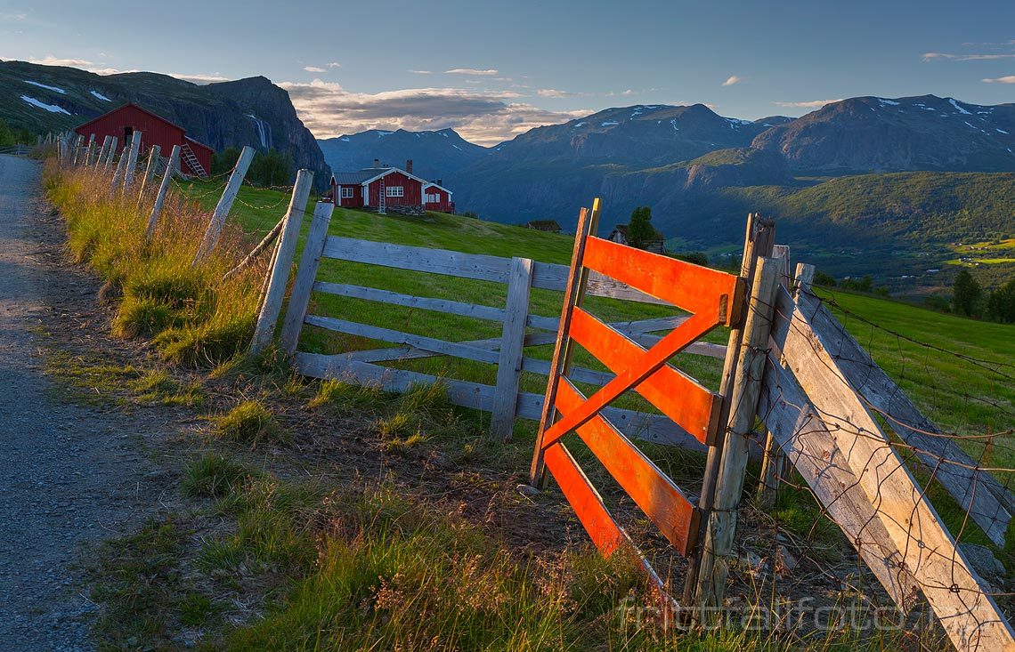 Sensommerkveld ved Leinestølane i Hemsedal, Buskerud.<br>Bildenr 20150807-118.