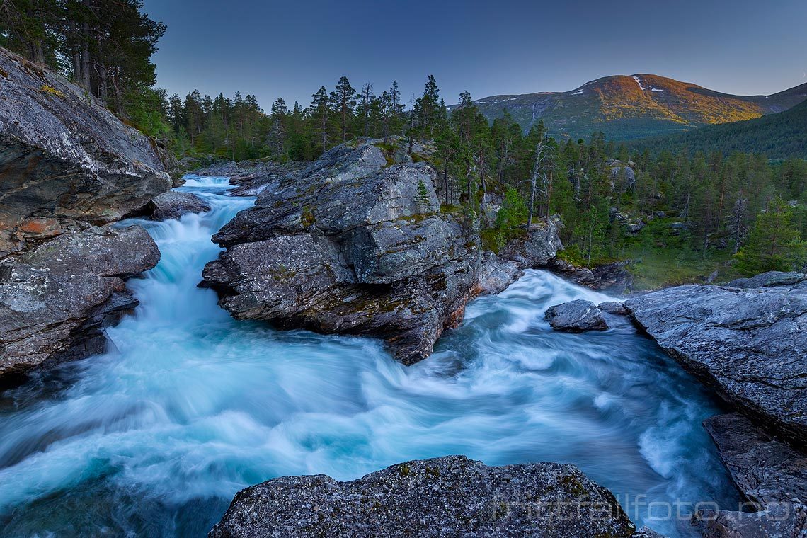 Ved Rauma nær Stuguflåten i Romsdalen, Lesja, Innlandet.<br>Bildenr 20150819-582.