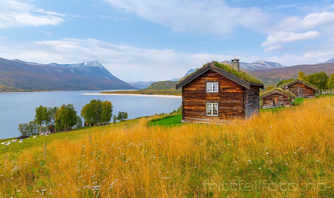 Høst på Rolvsjordsætra ved Gjevilvatnet i Trollheimen, Oppdal, Trøndelag.<br>Bildenr 20160915-313.