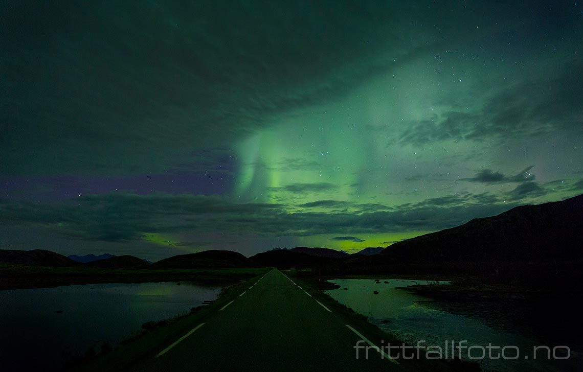 Nordlys nær Kjerringøy, Bodø, Nordland.<br>Bildenr 20161025-096.