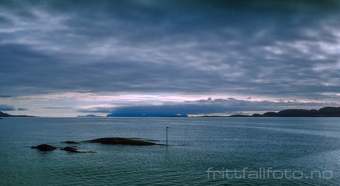 Kveld nær Stokka ved Stokkafjorden, Vevelstad, Nordland.<br>Bildenr 19980707-02-26.