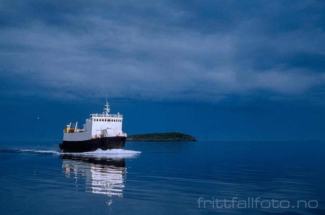 Ferge nær Onøya, Lurøy, Nordland.<br>Bildenr 19980709-03-29.