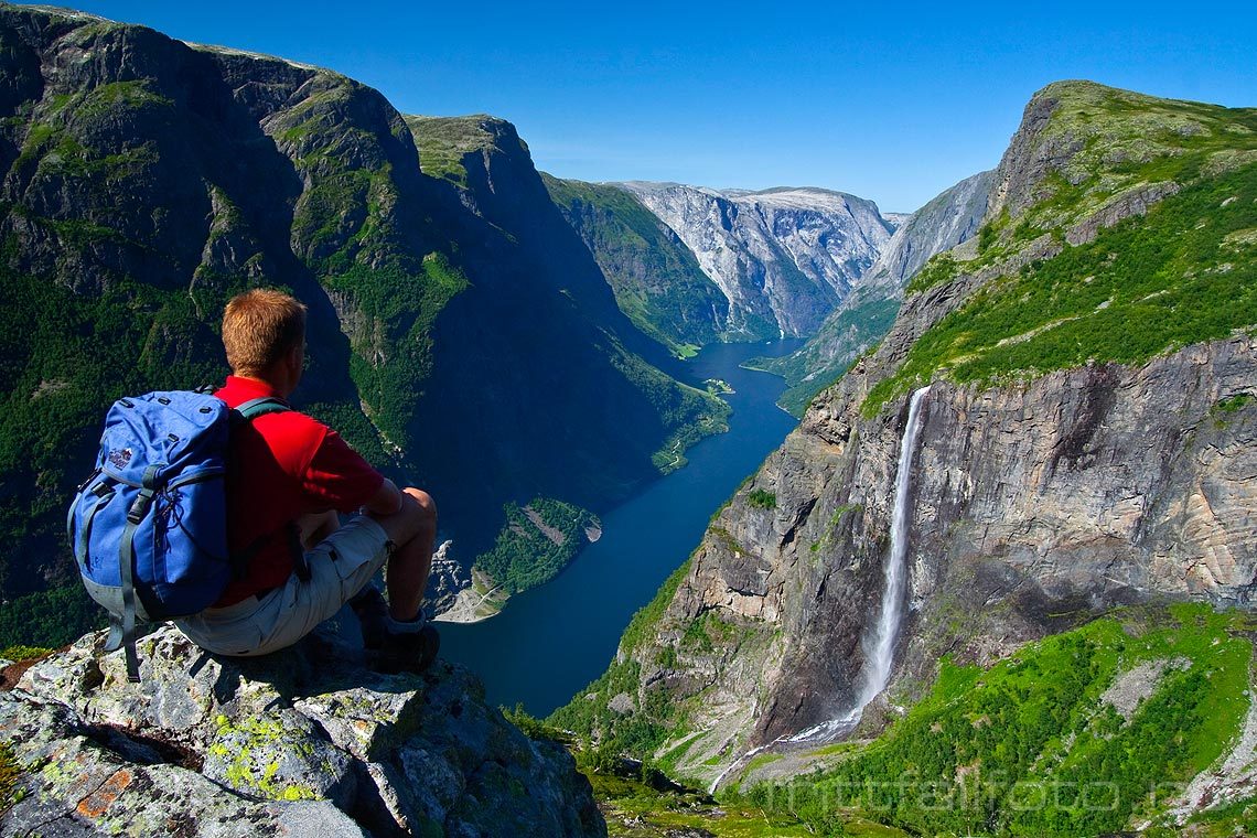 Ved Kjelfossen nær Gudvangen i Nærøyfjorden, Aurland, Vestland.<br>Bildenr 20060715-228.