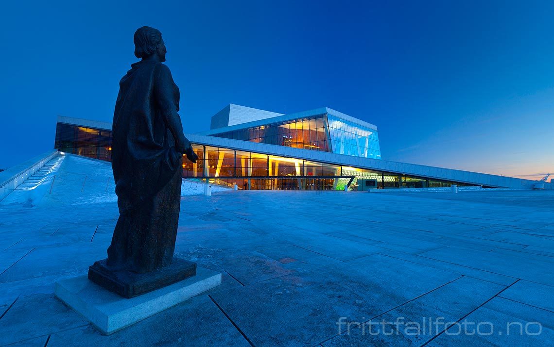 Ved Operaen i Bjørvika, Oslo.<br>Bildenr 20120221-240.