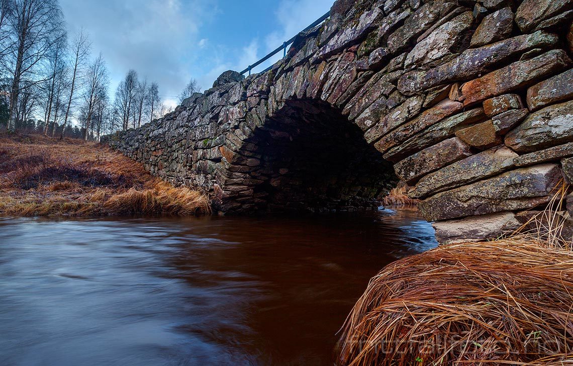 Gammel steinhvelvsbru ved Bjerke, Grue, Innlandet.<br>Bildenr 20131228-006.