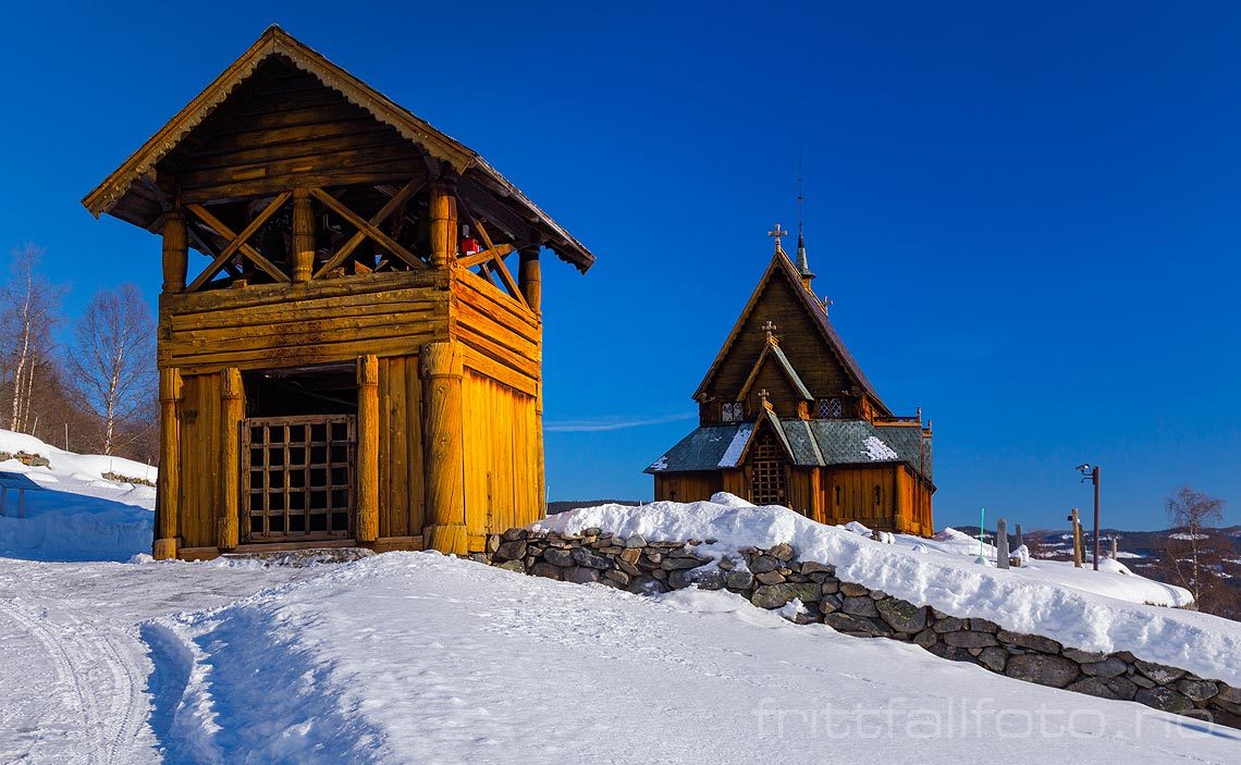 Ved Reinli stavkirke nær Reinli i Begnadalen, Sør-Aurdal, Innlandet.<br>Bildenr 20160214-056.