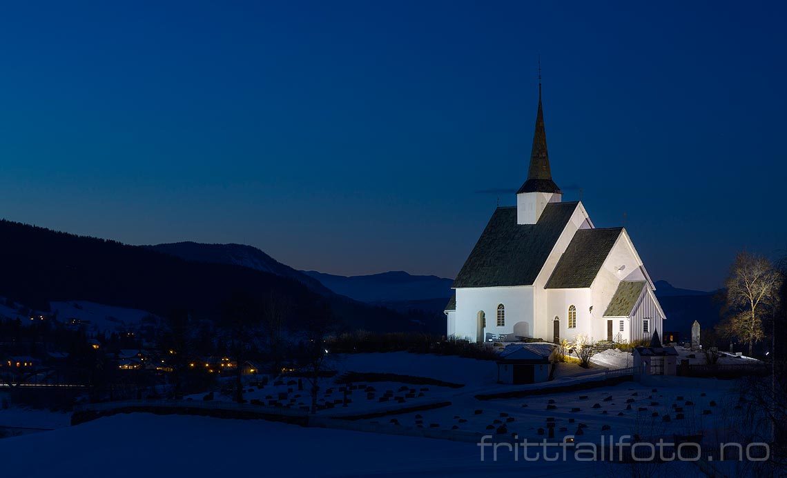 Kveld ved Ulnes kirke nær Strondafjorden, Nord-Aurdal, Innlandet.<br>Bildenr 20160214-408.