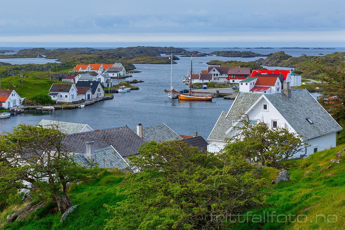 Ved Ydstebøhamn på Kvitsøy, Kvitsøy, Rogaland<br>Bildenr 20160521-048.
