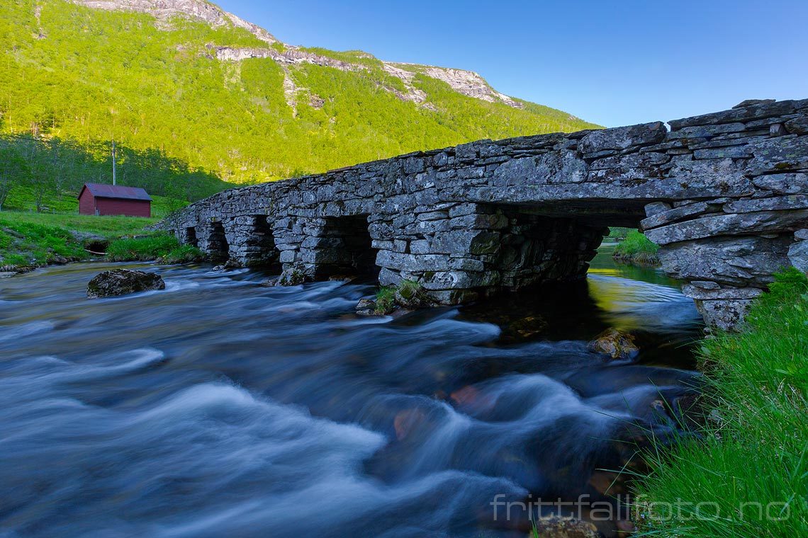 Ved Ytredalsbrua i Ytredalen, Høyanger, Vestland.<br>Bildenr 20160603-274.