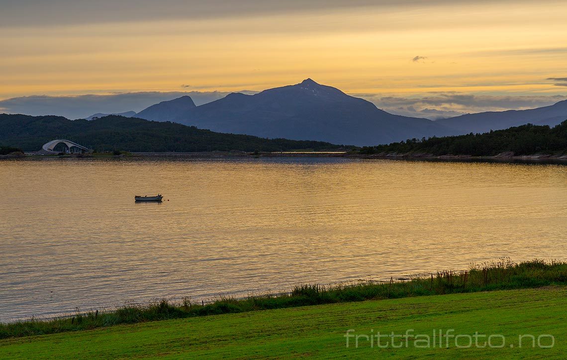 Kveld nær Finnland ved Dyrøysundet, Dyrøy, Troms.<br>Bildenr 20160808-292.