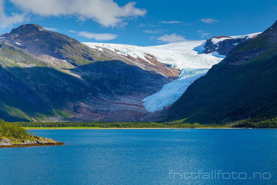 Fra Brasetvik mot Engabreen ved Holandsfjorden, Meløy, Nordland.<br>Bildenr 20160812-562.