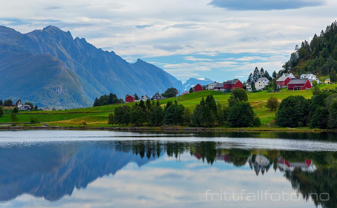 Ved Storevalen nær Solavågseidet på Sula, Sula, Møre og Romsdal.<br>Bildenr 20160913-0810.