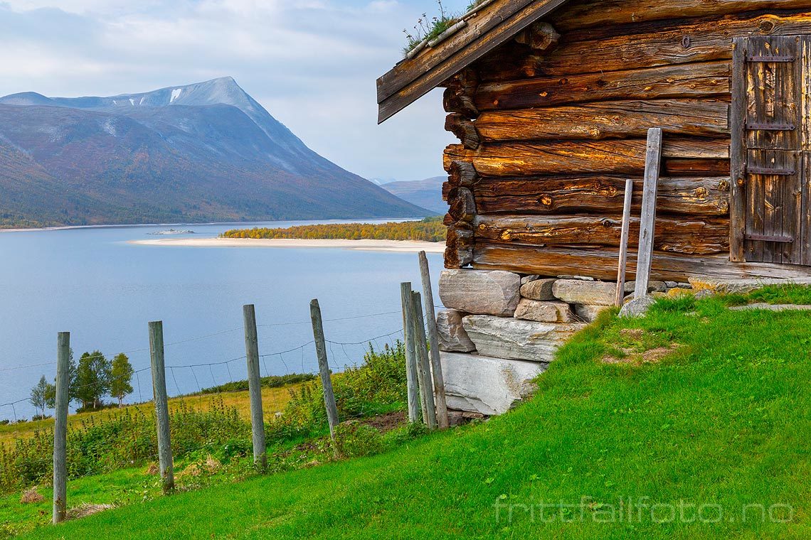 Ved Rolvsjordsætra nær Gjevilvatnet i Trollheimen, Oppdal, Trøndelag.<br>Bildenr 20160915-312.