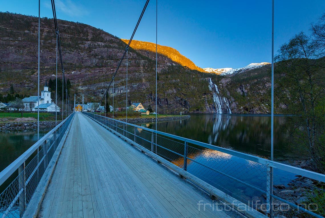 Vårkveld nær Mo i Mofjorden, Modalen, Vestland.<br>Bildenr 20170504-098.