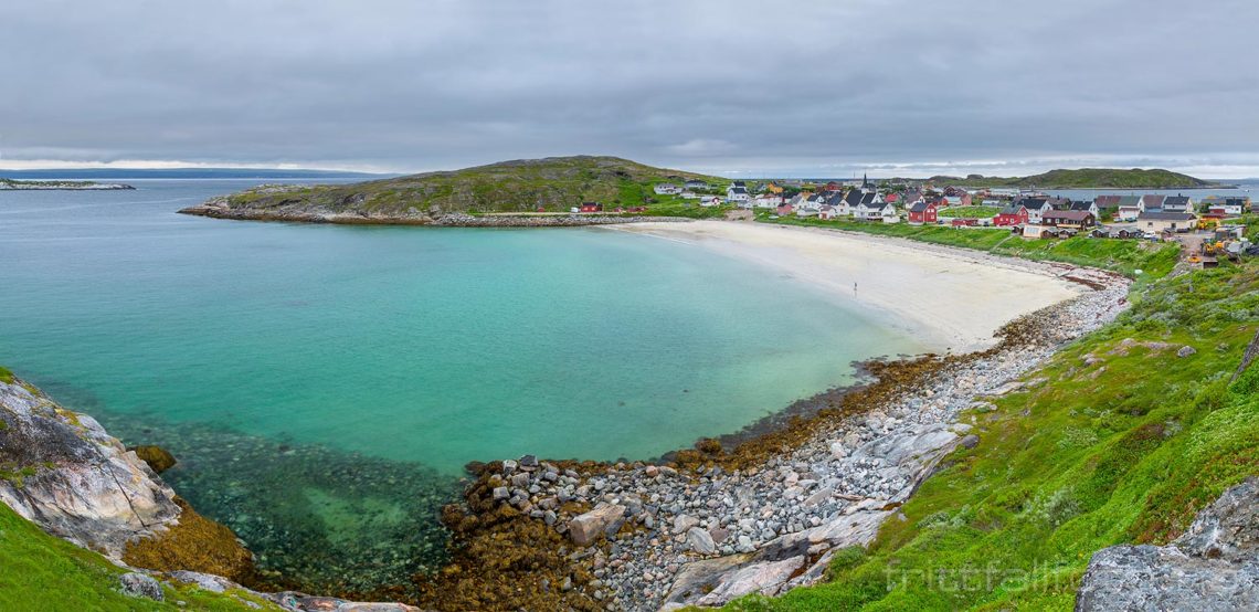 Bugøynes ved Varangerfjorden, Sør-Varanger, Finnmark.<br>Bildenr 20170730-405-406.