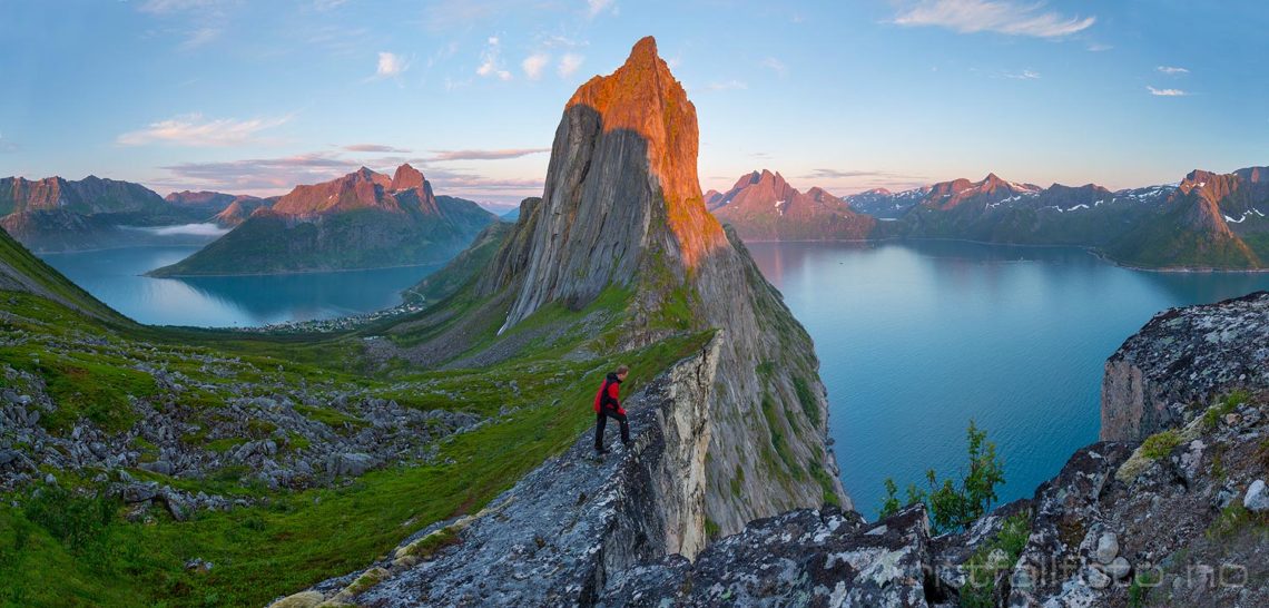 Segla tar imot dagens siste solstråler ved Mefjorden, Senja, Troms.<br>Bildenr 20170804-448-452.