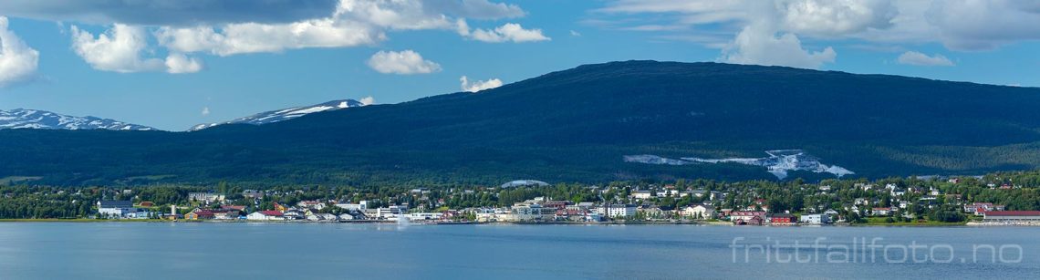 Fra Skysselvik mot Fauske ved Skjerstadfjorden, Fauske, Nordland.<br>Bildenr 20170805-315-318.