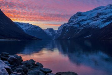 Lovatnet nær Loen, Stryn.