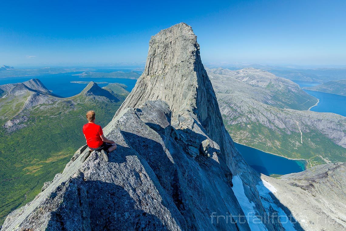 Luftig opplevelse ved Stetinden nær Tysfjorden, Narvik, Nordland.<br>Bildenr 20180729-270.