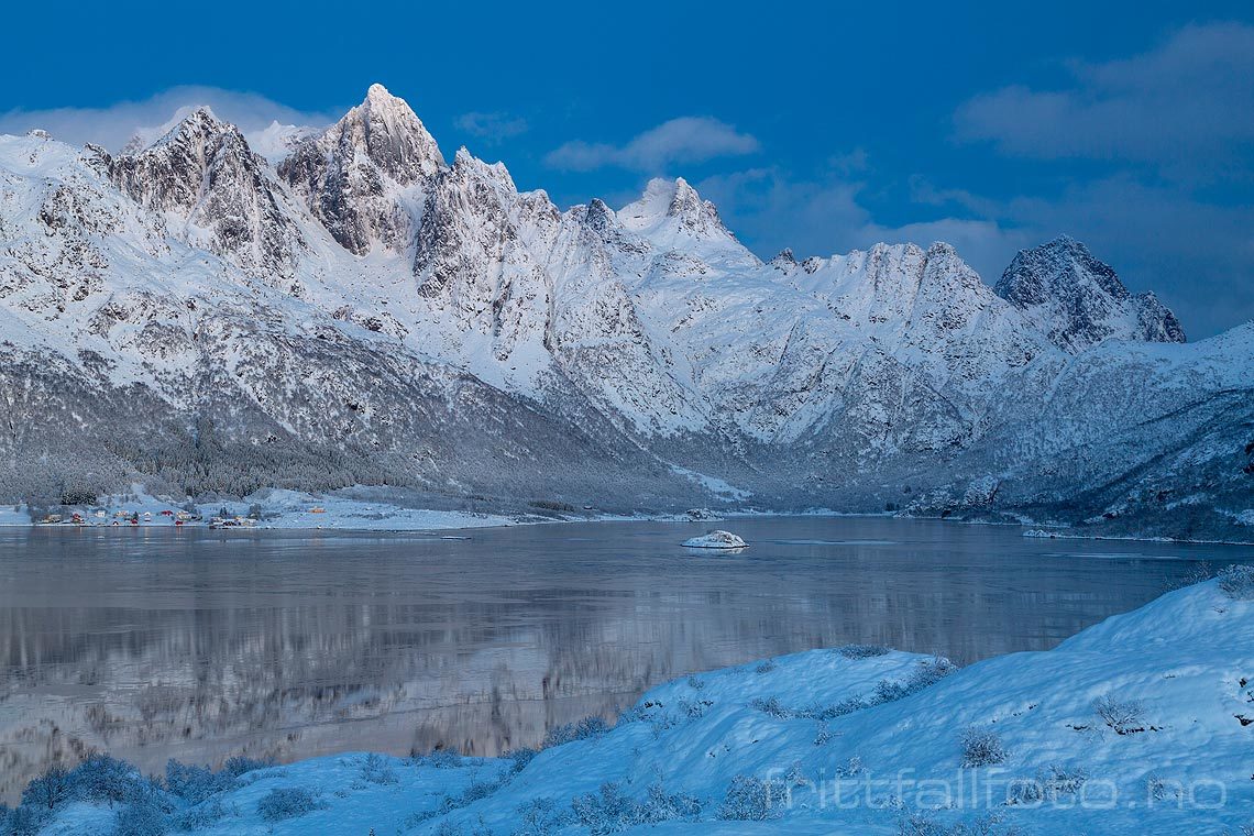 Vinterkveld ved Austnesfjorden i Lofoten, Vågan, Nordland.<br>Bildenr 20181207-293.