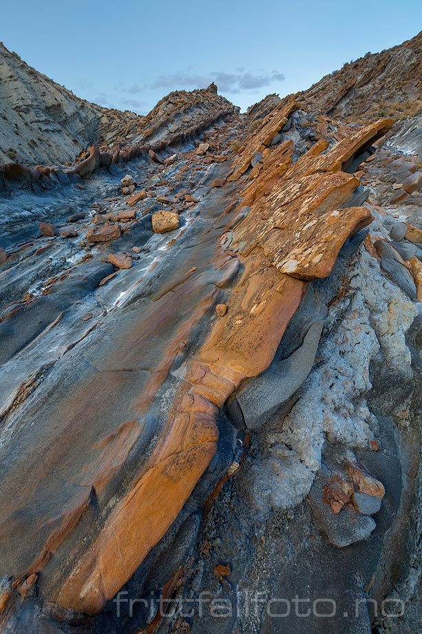 Spektakulær geologi i Desierto de Tabernas. Provincia de Almería, Andalucia, Spania.<br>Bildenr 20190903-0906.