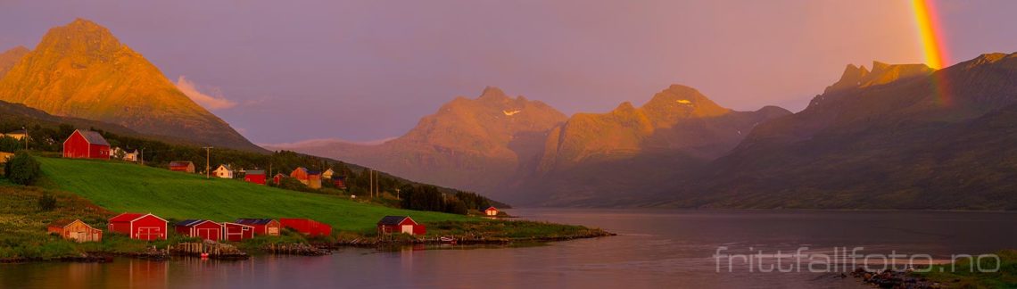 Magisk sommerkveld ved Åndervåg på Andørja, Ibestad, Troms.<br>Bildenr 20160808-558-562.