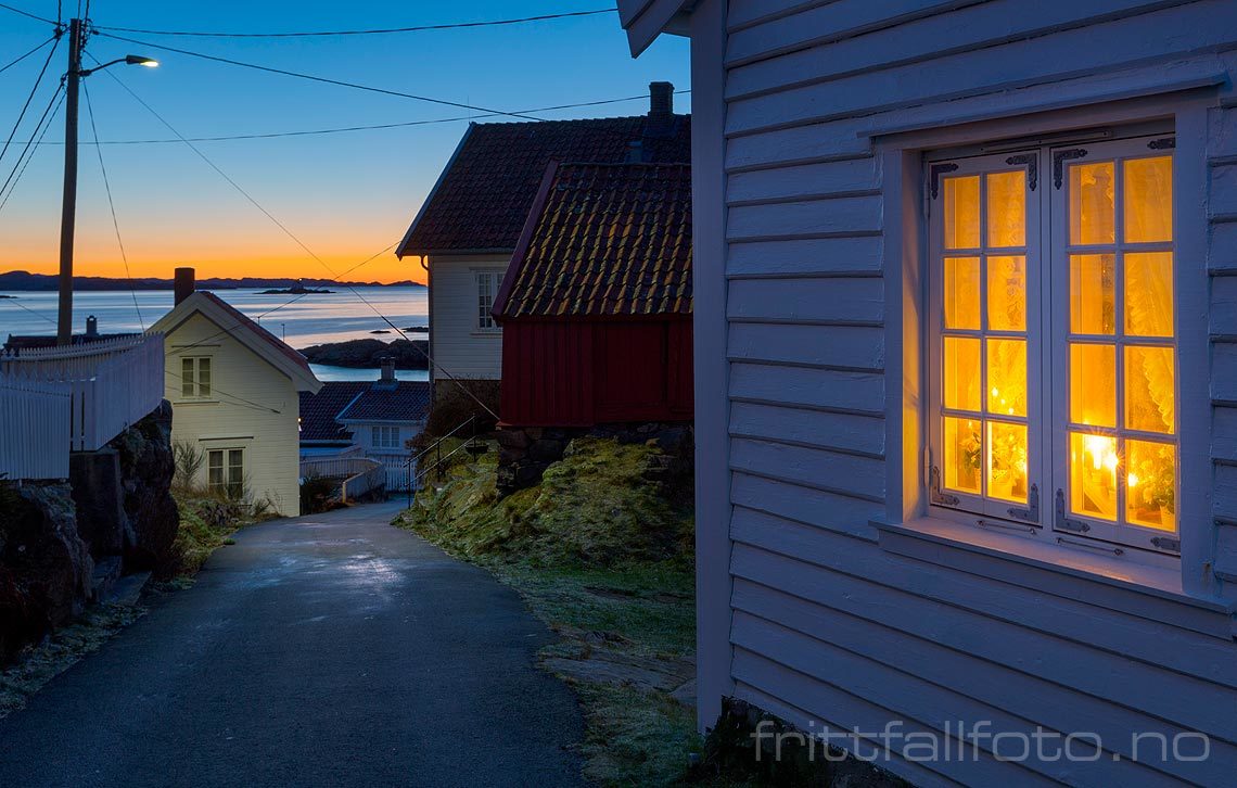 Morgenlys ved Loshavn på Lista, Farsund, Agder.<br>Bildenr 20171216-020.