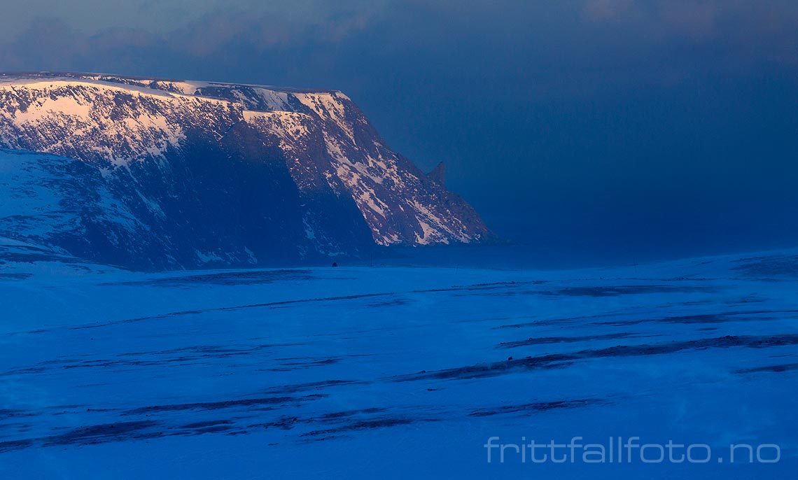 Iskald vind feier over platålandskapet på Magerøya, Nordkapp, Finnmark.<br>Bildenr 20180212-0449.