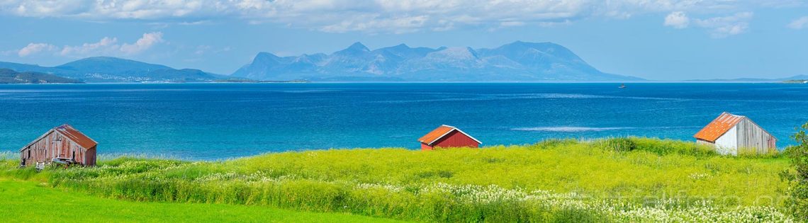 Sommerdag ved Astafjorden, Tjeldsund, Troms.<br>Bildenr 20180730-379-384.