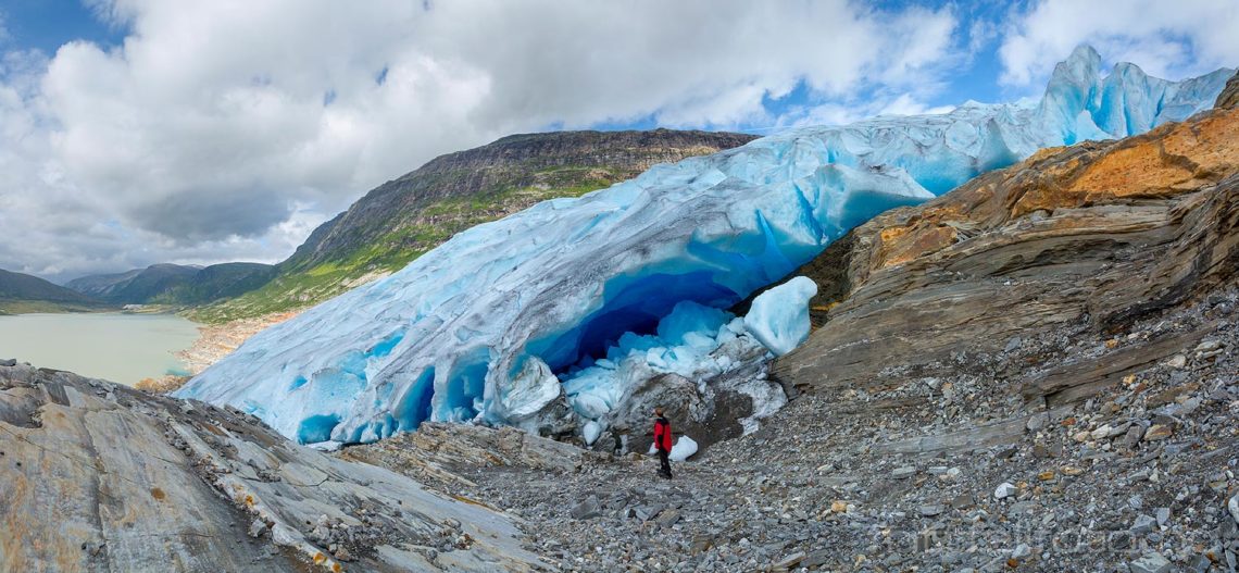 Austerdalsisen er en del av Svartisen, Rana, Nordland.<br>Bildenr 20180803-280-282.