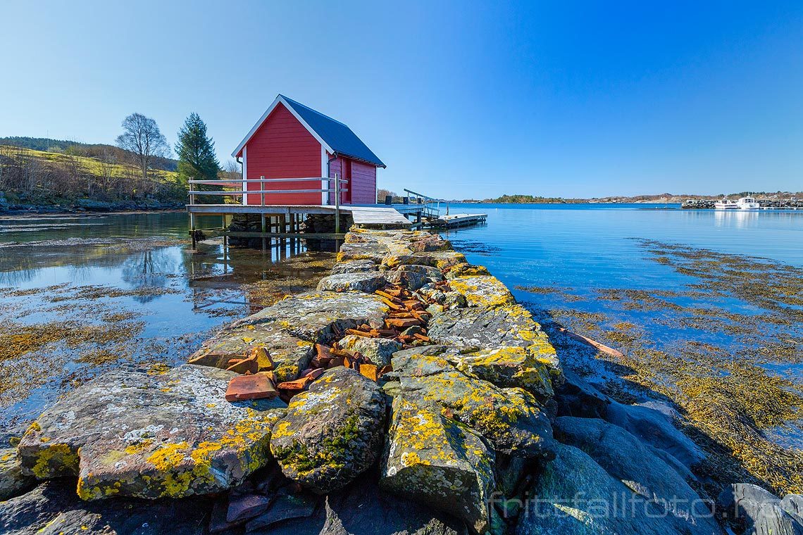 Aprildag ved Våge, Fjaler, Vestland.<br>Bildenr 20190409-240.