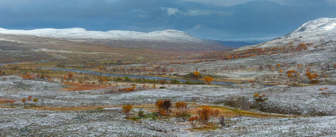 Vinteren er i anmarsj på Ifjordfjellet, Gamvik, Finnmark.<br>Bildenr 20190922-0157-0158.