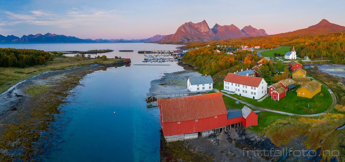 Ved Kjerringøy gamle handelssted, Bodø, Nordland.<br>Bildenr 20190926-1086-1087.