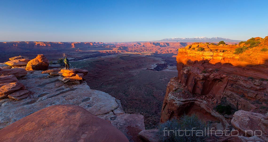 Kveldssola farger landskapet i Canyonlands National Park, San Juan County, Utah, USA.<br>Bildenr 20170409-533.