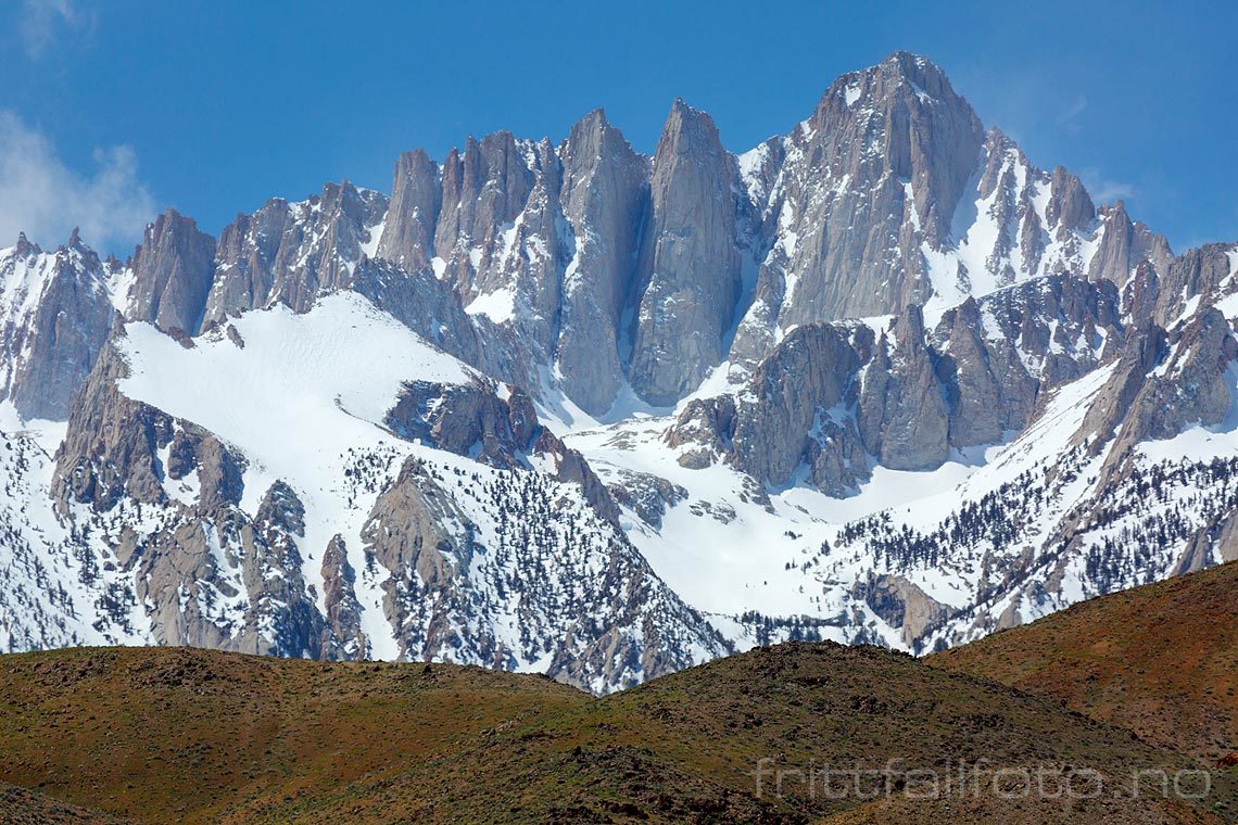 USA's høyeste fjell utenfor Alaska er Mount Whitney i Sierra Nevada, Inyo County, California, USA.<br>Bildenr 20170413-258.