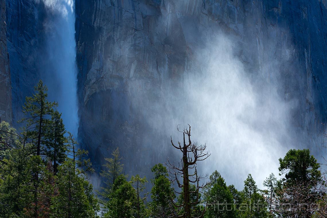 Bridalveil Falls i Yosemite Valley, Sierra Nevada, Mariposa County, California, USA.<br>Bildenr 20170414-727.