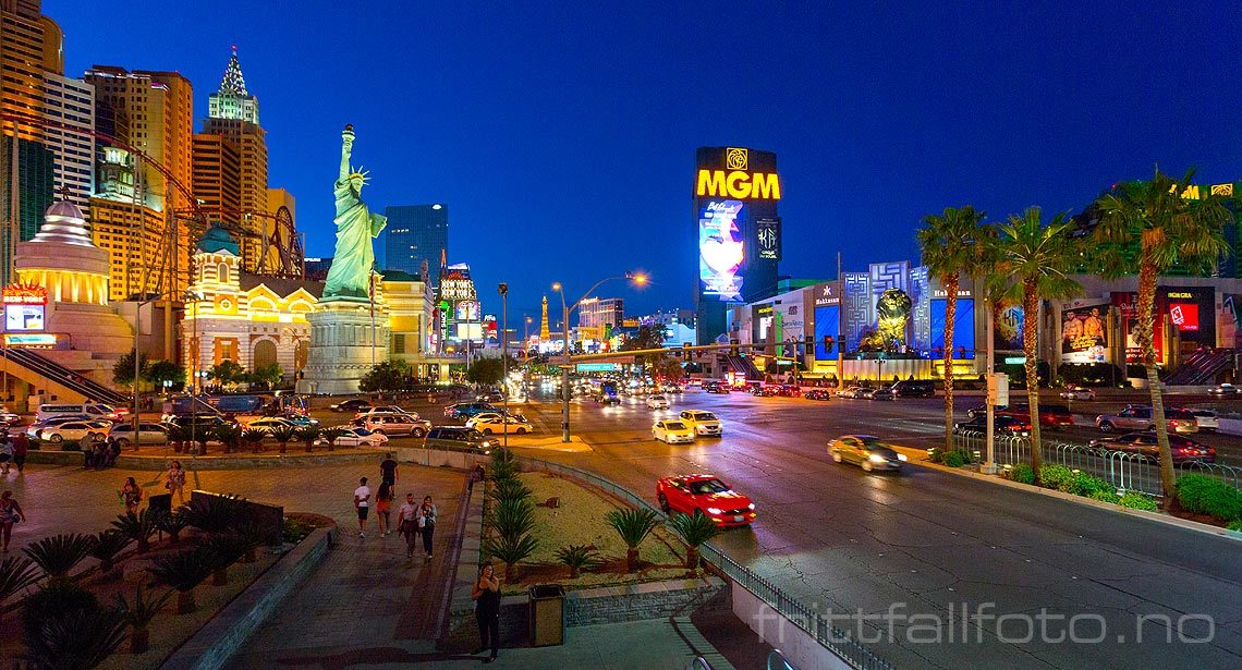 Kveld ved South Las Vegas Boulevard i Las Vegas, Clark County, Nevada, USA.<br>Bildenr 20170415-275.