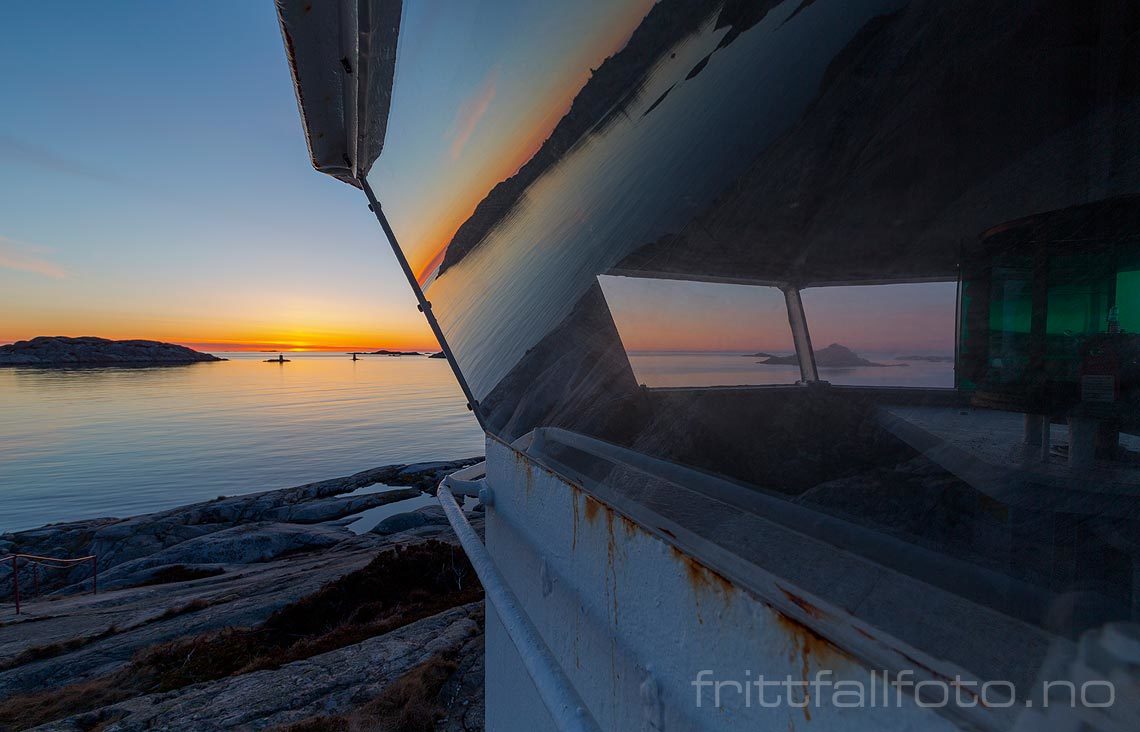 Aprilmorgen ved Dynge fyrlykt i Høvåg, Lillesand, Agder.<br>Bildenr 20180422-113.