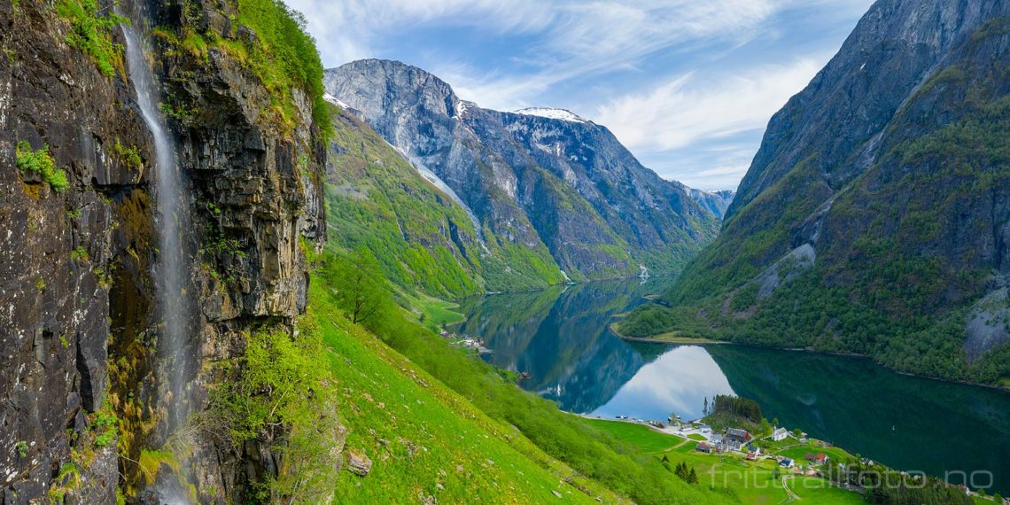 Sommerdag nær Bakka ved Nærøyfjorden, Aurland, Vestland.<br>Bildenr 20200601-139-140.