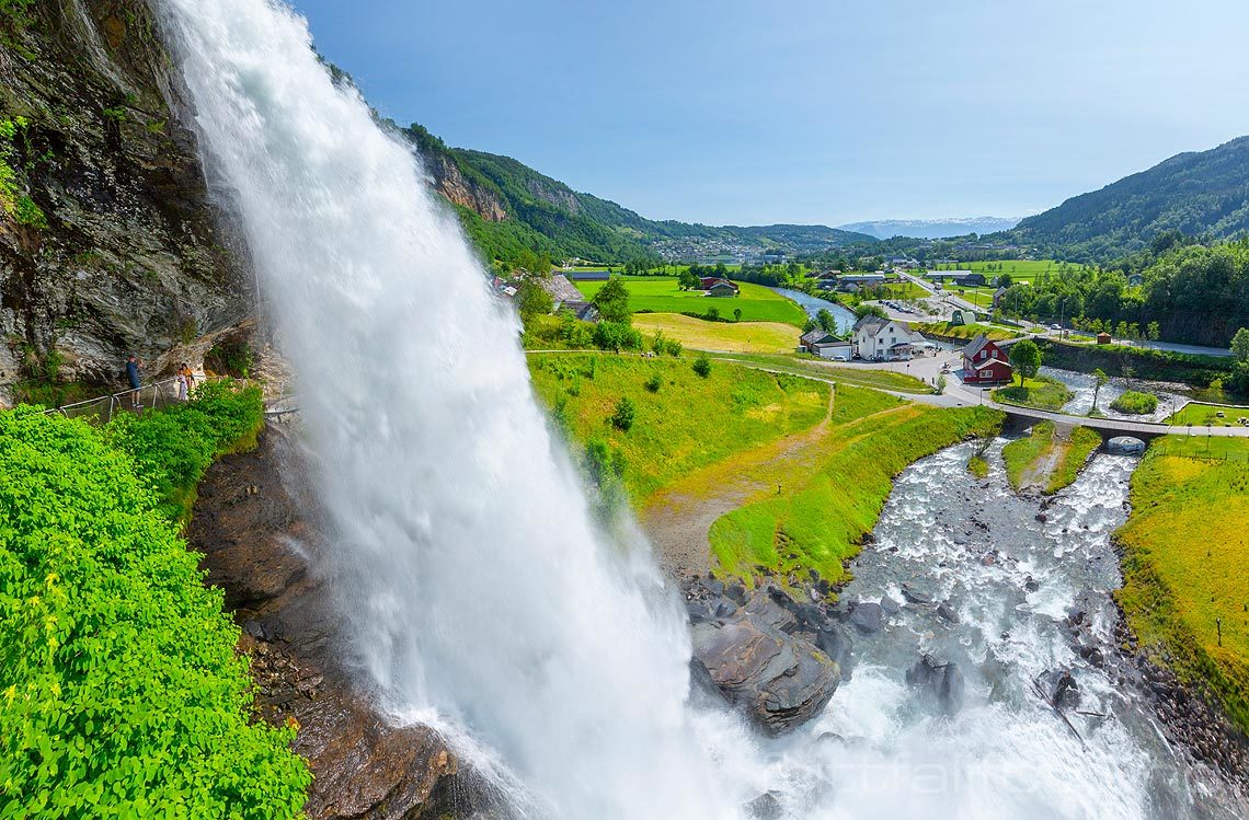 Steinsdalsfossen nær Norheimsund, Kvam, Vestland.<br>Bildenr 20200624-117-119.