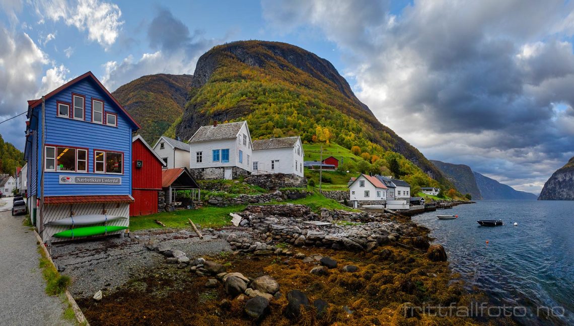 Høstkveld ved Undredal, Aurland, Vestland.<br>Bildenr 20201003-681-686.