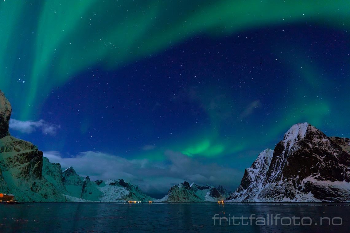 Nordlys over Reinefjorden, Moskenes, Nordland.<br>Bildenr 20110312-134.