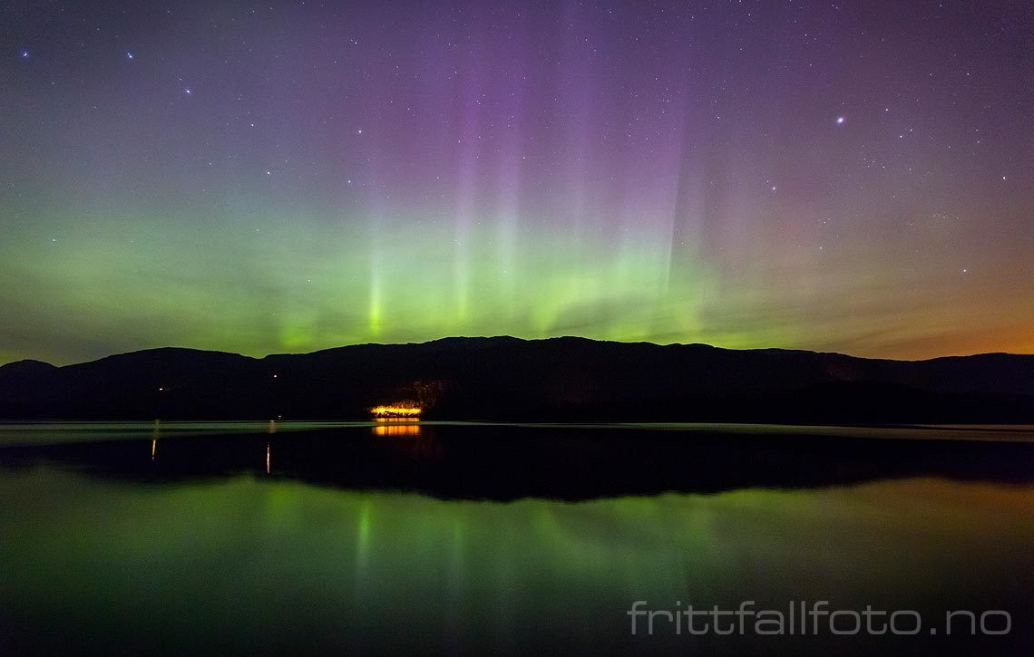 Nordlys ved Seljordsvatn, Seljord, Telemark.<br>Bildenr 20150909-625.