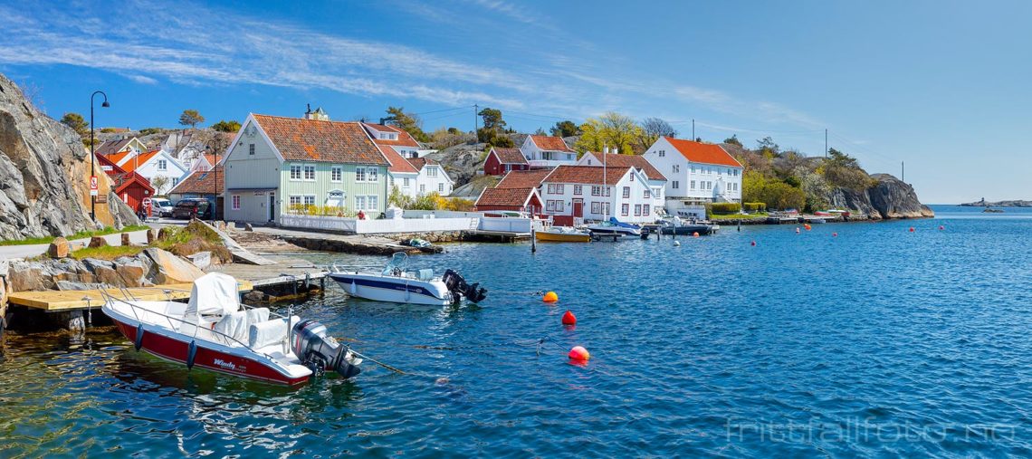 Lys vårdag i Brekkestø, Lillesand, Agder.<br>Bildenr 20210508-013-014.