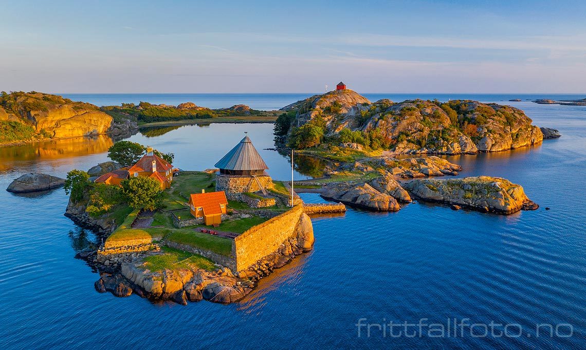 Sommerkveld ved Citadelløya nær Stavern, Larvik, Vestfold.<br>Bildenr 20210829-159.