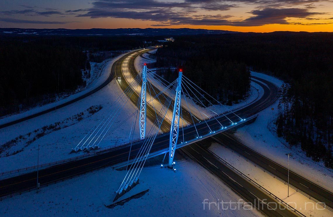 Kveld ved Kolomoen bru, Stange, Innlandet.<br>Bildenr 20211225-035.