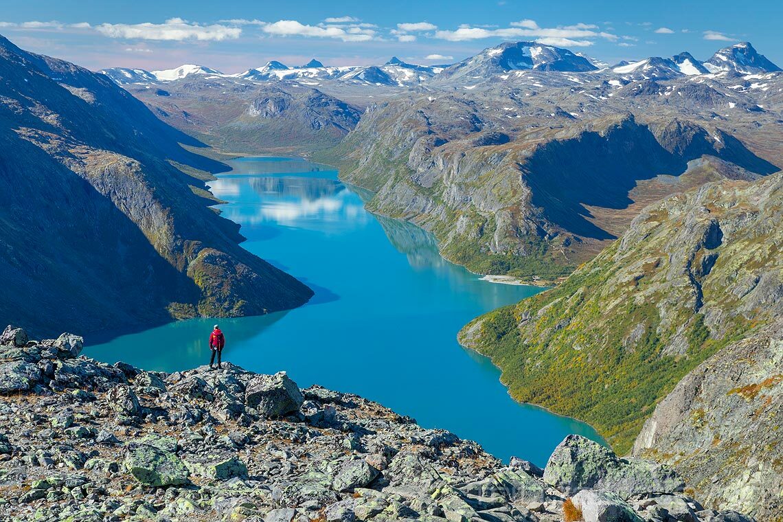 Fantastisk utsikt fra Veslfjellet mot Gjende, Vågå, Innlandet.<br>Bildenr 20220907-272.